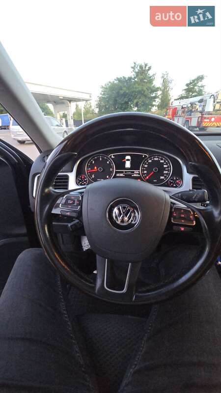 Позашляховик / Кросовер Volkswagen Touareg 2013 в Рівному