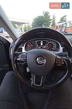 Внедорожник / Кроссовер Volkswagen Touareg 2013 в 