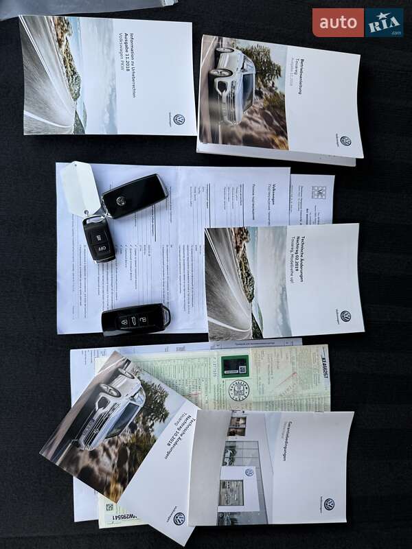 Позашляховик / Кросовер Volkswagen Touareg 2020 в Рівному