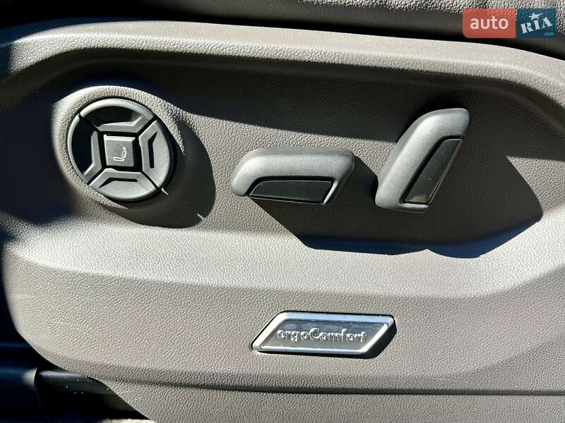 Внедорожник / Кроссовер Volkswagen Touareg 2023 в Киеве