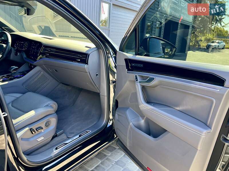 Внедорожник / Кроссовер Volkswagen Touareg 2023 в Киеве