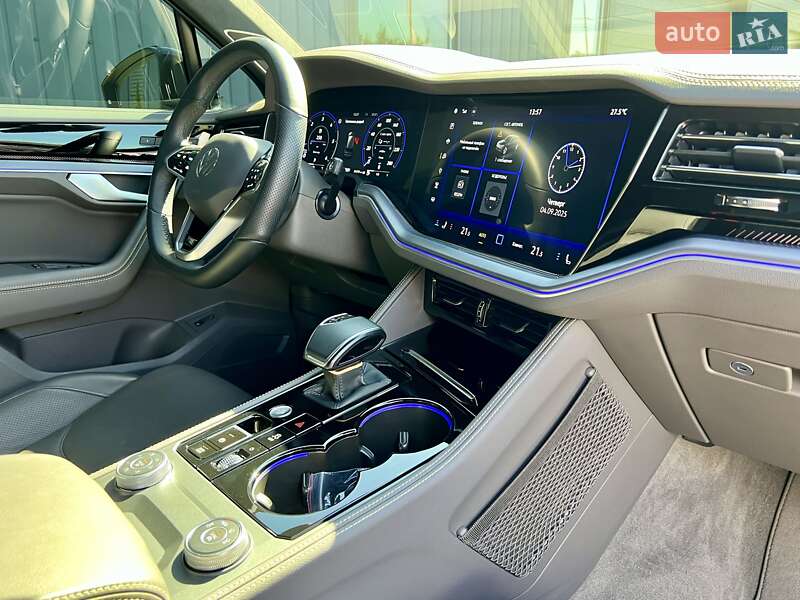 Внедорожник / Кроссовер Volkswagen Touareg 2023 в Киеве