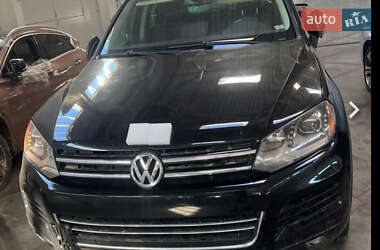 Внедорожник / Кроссовер Volkswagen Touareg 2011 в Нетешине