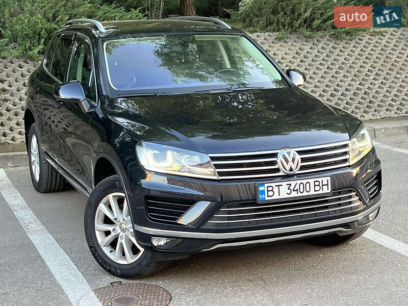 Внедорожник / Кроссовер Volkswagen Touareg 2016 в Одессе