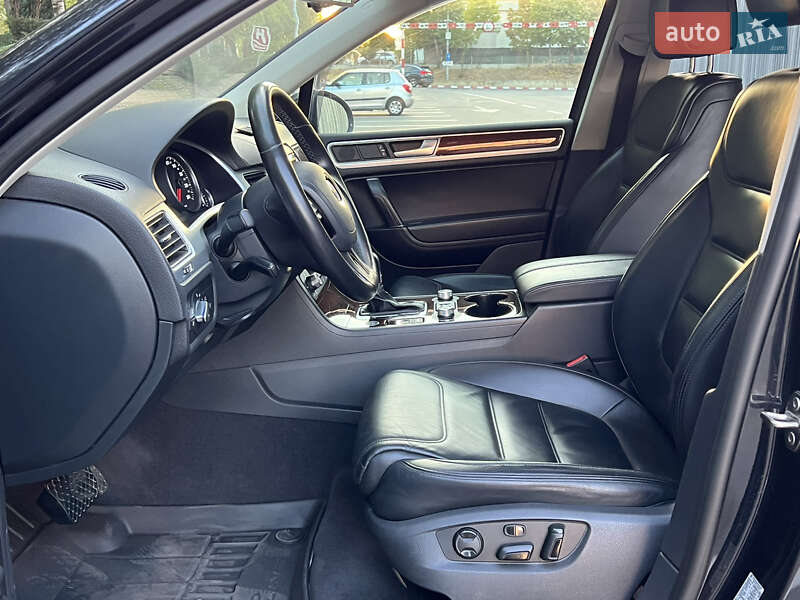 Внедорожник / Кроссовер Volkswagen Touareg 2016 в Одессе