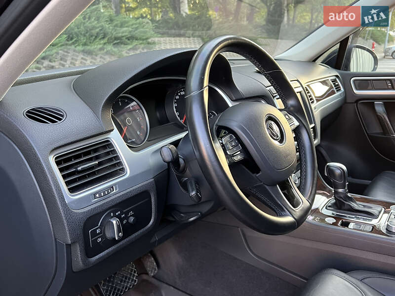 Внедорожник / Кроссовер Volkswagen Touareg 2016 в Одессе