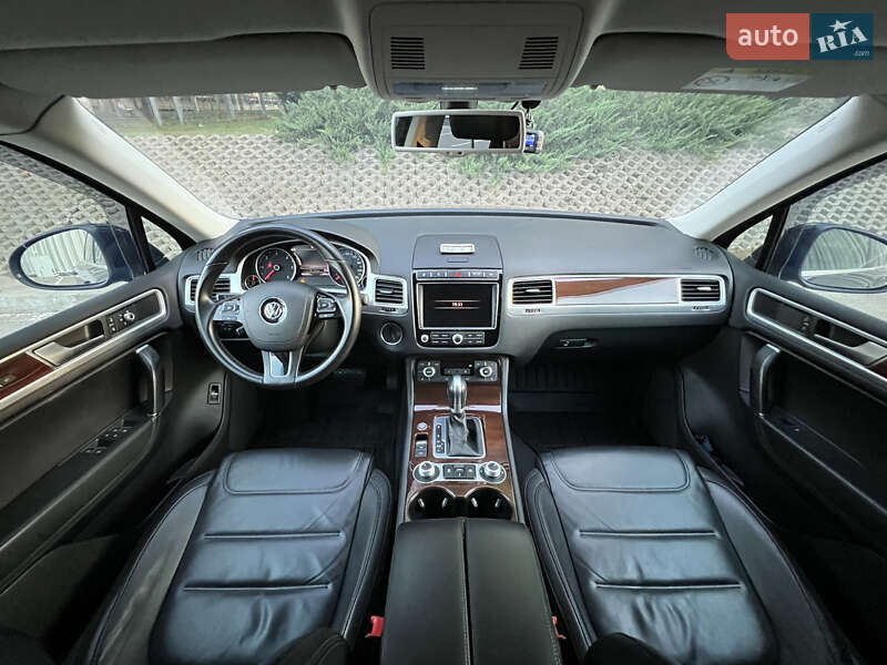Внедорожник / Кроссовер Volkswagen Touareg 2016 в Одессе