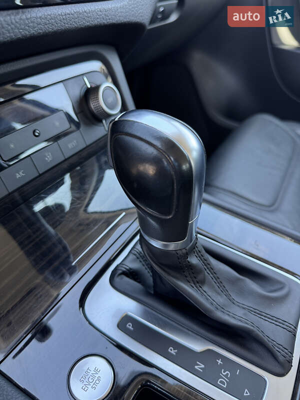 Внедорожник / Кроссовер Volkswagen Touareg 2016 в Запорожье