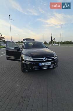 Внедорожник / Кроссовер Volkswagen Touareg 2013 в Ровно