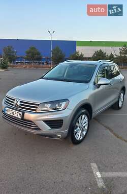 Позашляховик / Кросовер Volkswagen Touareg 2015 в Одесі
