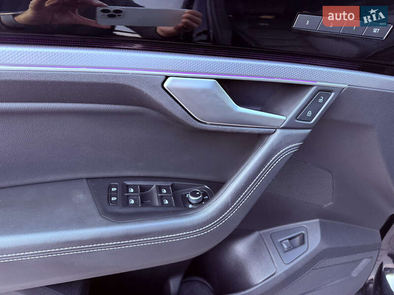 Внедорожник / Кроссовер Volkswagen Touareg 2019 в Ровно