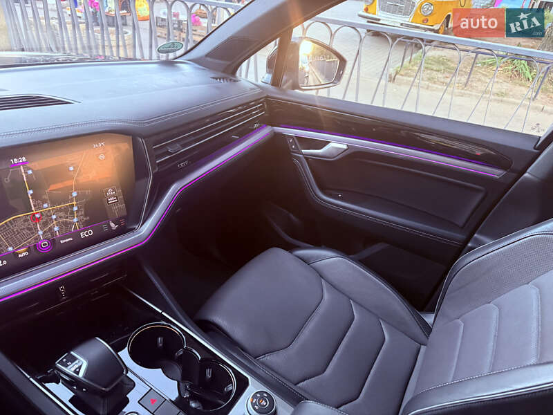 Внедорожник / Кроссовер Volkswagen Touareg 2019 в Ровно