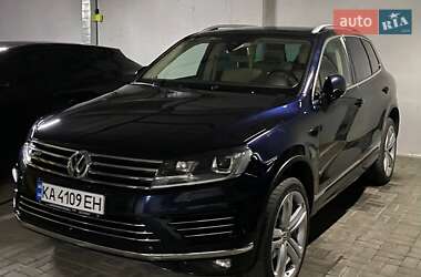 Позашляховик / Кросовер Volkswagen Touareg 2015 в Києві