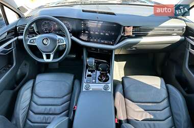 Внедорожник / Кроссовер Volkswagen Touareg 2019 в 
