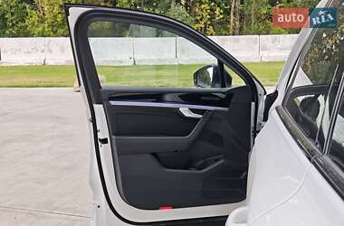 Внедорожник / Кроссовер Volkswagen Touareg 2023 в 