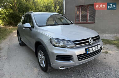 Внедорожник / Кроссовер Volkswagen Touareg 2011 в Житомире