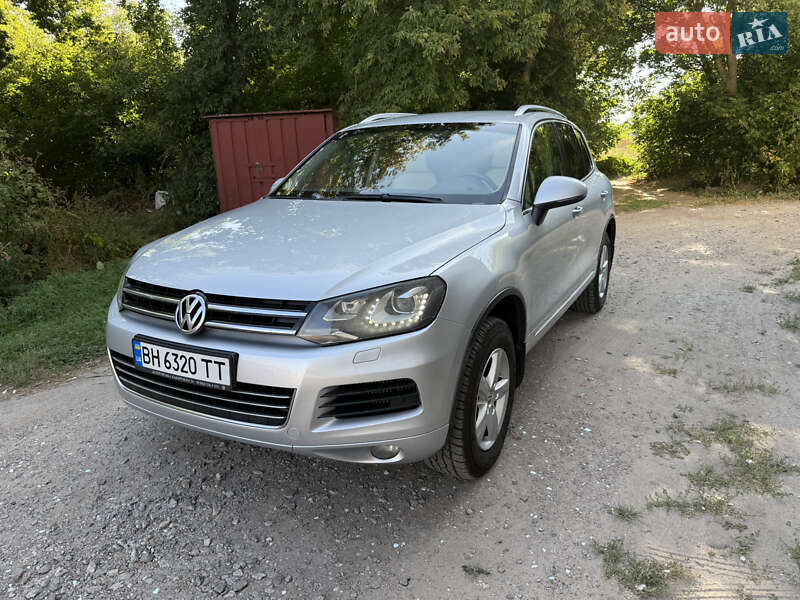 Внедорожник / Кроссовер Volkswagen Touareg 2011 в Житомире