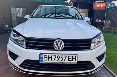 Внедорожник / Кроссовер Volkswagen Touareg 2015 в Сумах