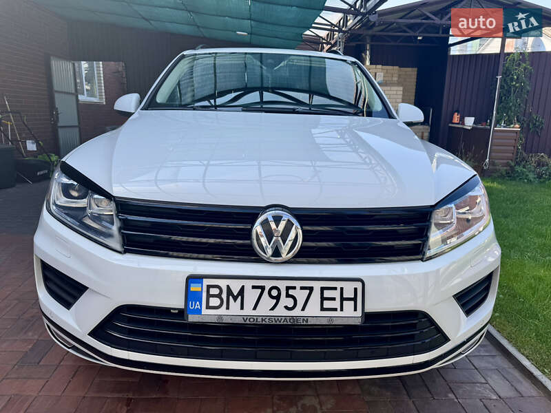 Внедорожник / Кроссовер Volkswagen Touareg 2015 в 