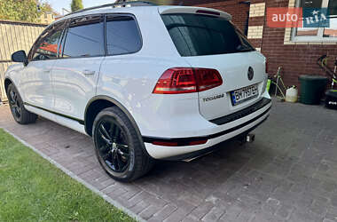 Внедорожник / Кроссовер Volkswagen Touareg 2015 в 