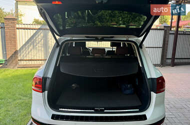 Внедорожник / Кроссовер Volkswagen Touareg 2015 в 