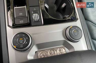 Внедорожник / Кроссовер Volkswagen Touareg 2019 в 