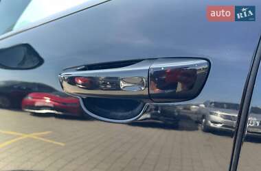 Внедорожник / Кроссовер Volkswagen Touareg 2012 в 