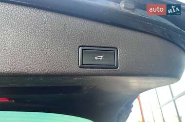 Внедорожник / Кроссовер Volkswagen Touareg 2012 в 