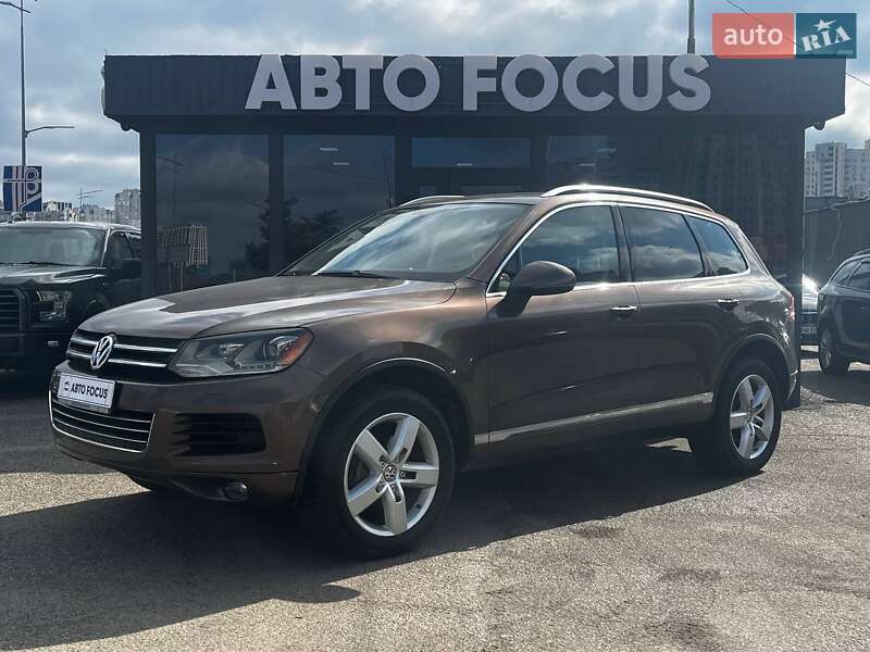 Внедорожник / Кроссовер Volkswagen Touareg 2011 в Киеве