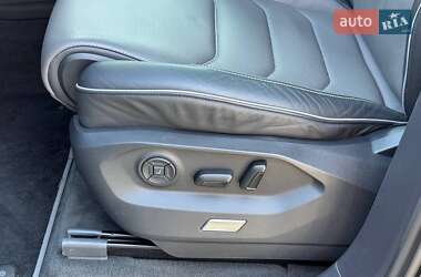 Внедорожник / Кроссовер Volkswagen Touareg 2021 в 