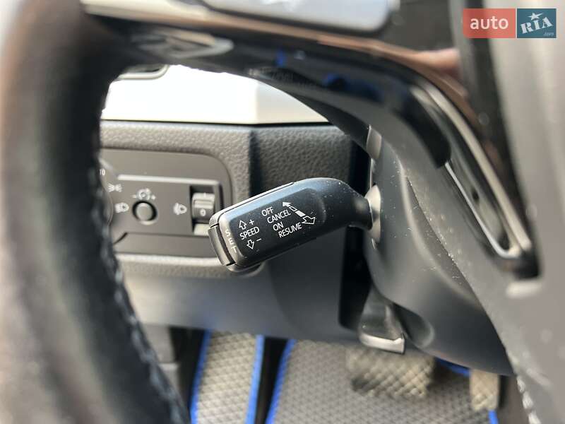 Внедорожник / Кроссовер Volkswagen Touareg 2013 в Киеве