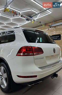 Внедорожник / Кроссовер Volkswagen Touareg 2011 в 