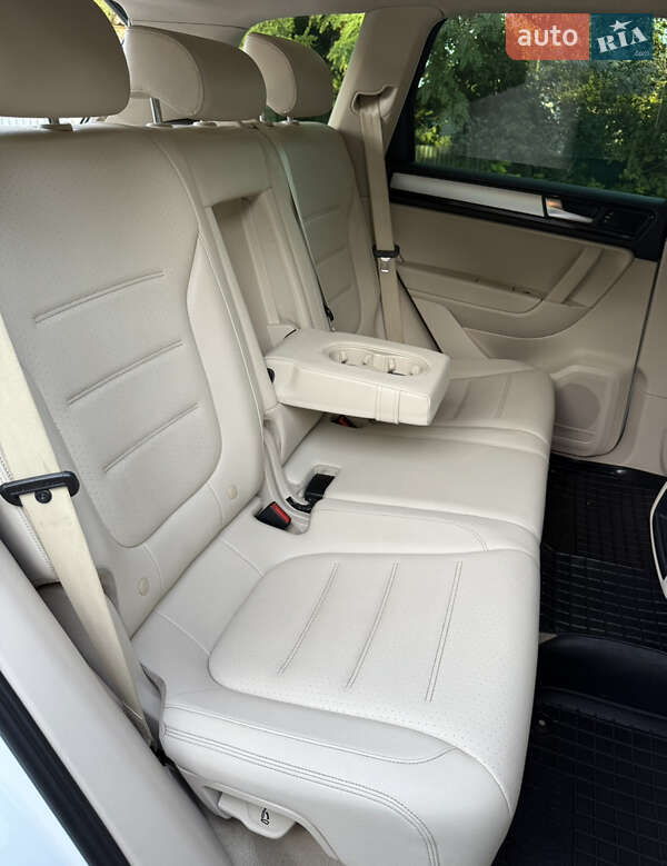 Внедорожник / Кроссовер Volkswagen Touareg 2011 в Днепре