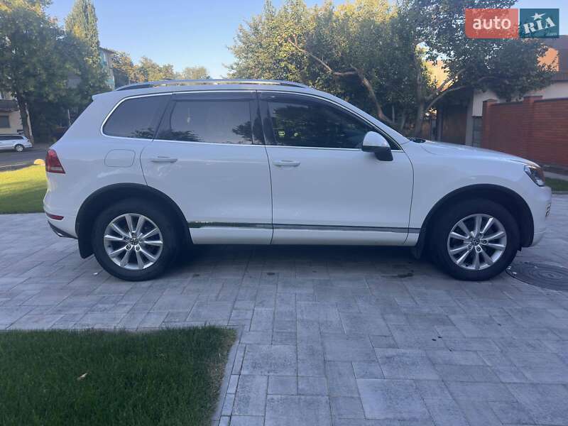 Позашляховик / Кросовер Volkswagen Touareg 2012 в Дніпрі