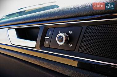 Внедорожник / Кроссовер Volkswagen Touareg 2015 в 