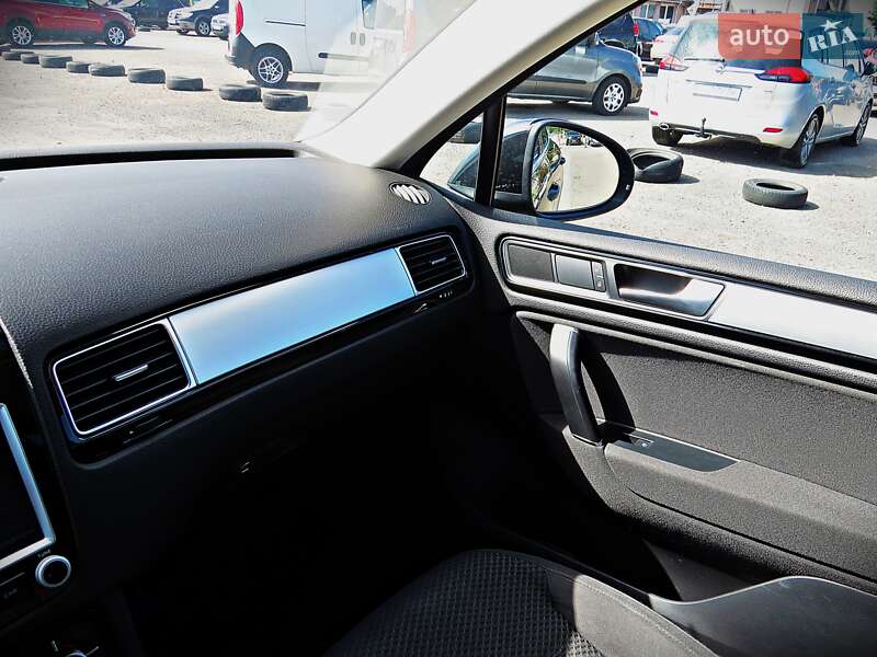 Позашляховик / Кросовер Volkswagen Touareg 2015 в Черкасах