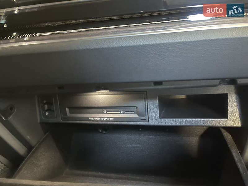 Позашляховик / Кросовер Volkswagen Touareg 2021 в Харкові
