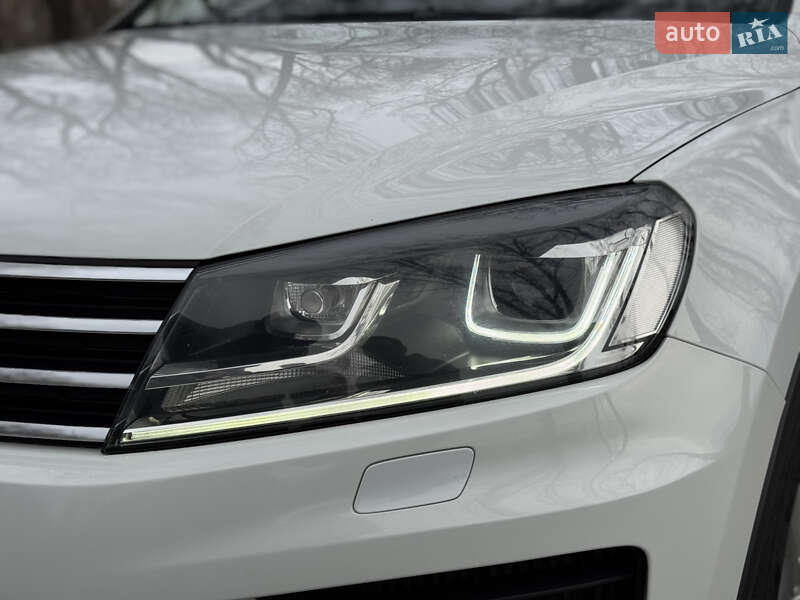 Внедорожник / Кроссовер Volkswagen Touareg 2015 в Александрие