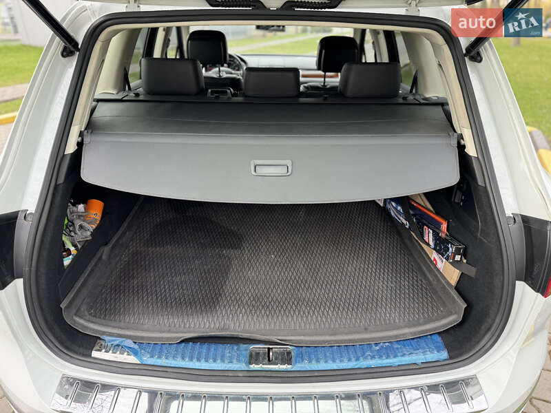 Внедорожник / Кроссовер Volkswagen Touareg 2015 в Александрие