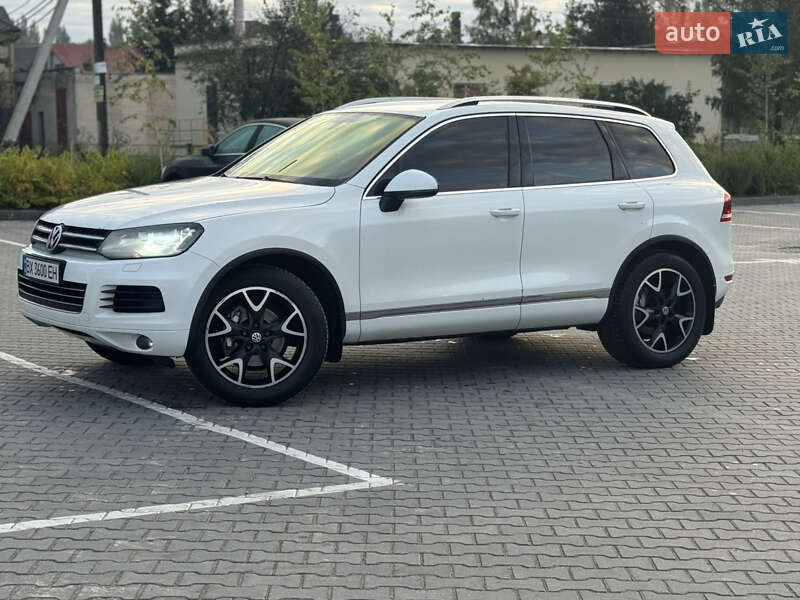 Внедорожник / Кроссовер Volkswagen Touareg 2012 в Хмельницком
