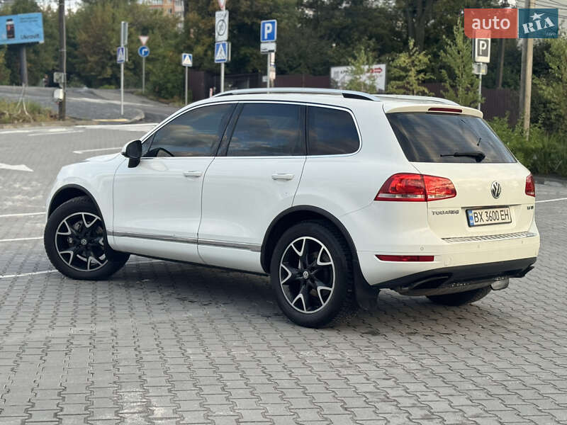 Внедорожник / Кроссовер Volkswagen Touareg 2012 в Хмельницком