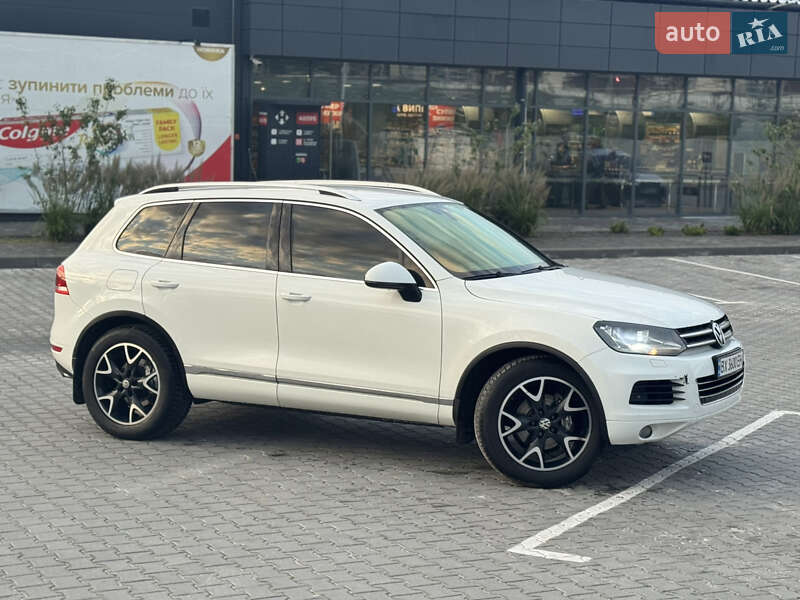Внедорожник / Кроссовер Volkswagen Touareg 2012 в Хмельницком