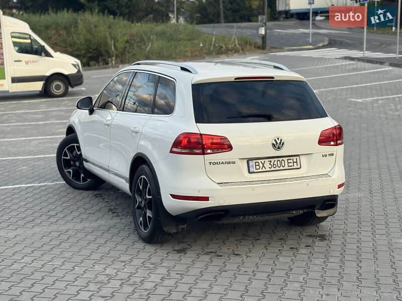 Внедорожник / Кроссовер Volkswagen Touareg 2012 в Хмельницком