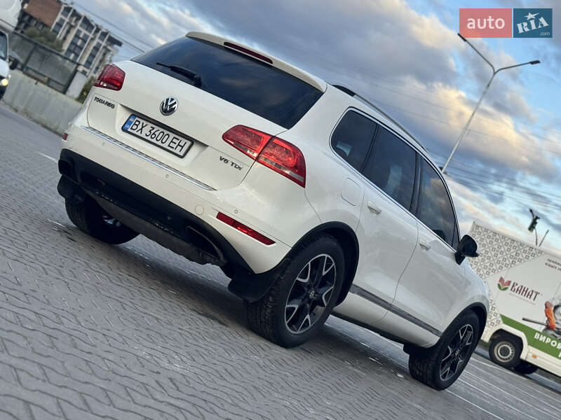 Внедорожник / Кроссовер Volkswagen Touareg 2012 в Хмельницком
