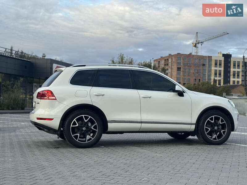 Внедорожник / Кроссовер Volkswagen Touareg 2012 в Хмельницком