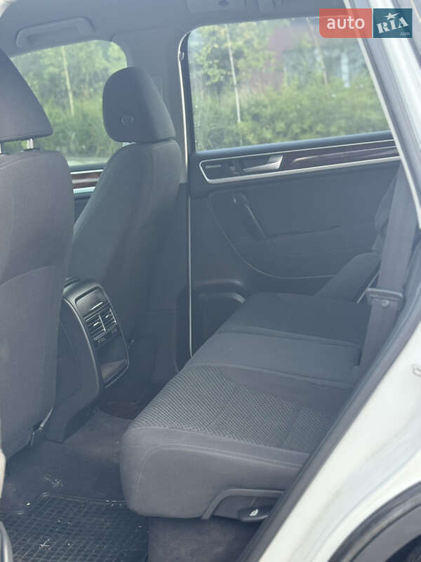 Внедорожник / Кроссовер Volkswagen Touareg 2012 в Хмельницком