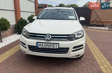 Внедорожник / Кроссовер Volkswagen Touareg 2011 в Киеве