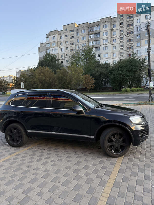 Внедорожник / Кроссовер Volkswagen Touareg 2011 в Хмельницком