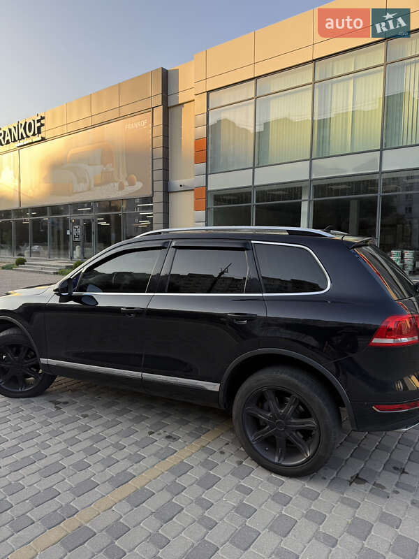 Внедорожник / Кроссовер Volkswagen Touareg 2011 в Хмельницком