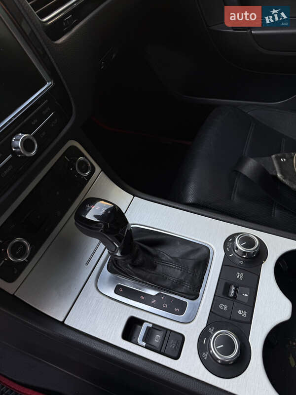 Внедорожник / Кроссовер Volkswagen Touareg 2011 в Хмельницком